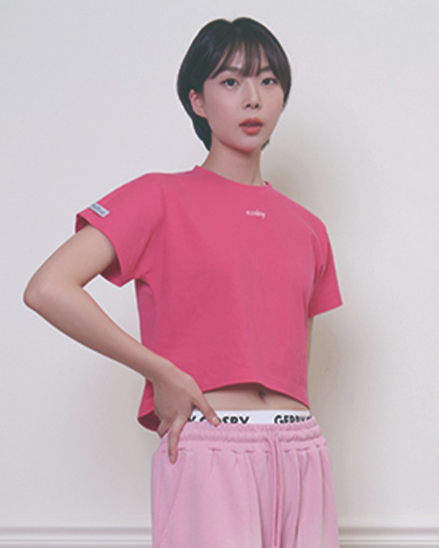 제리코스비 크롭 에센셜 코스비 클럽 로고 티셔츠 - 핑크