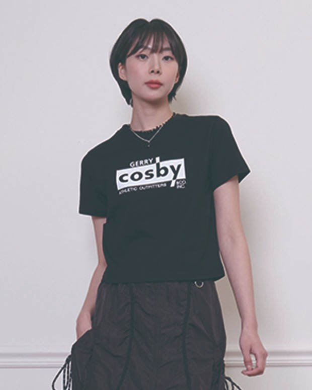 제리코스비 크롭 에센셜 클래식 로고 티셔츠 - 블랙