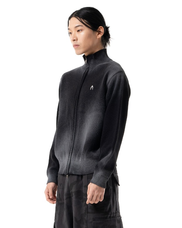 아캄 Sprayed Zip-Up Sweater (Black)